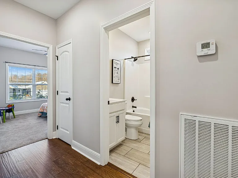 207 Bedford Ct — Photo 13