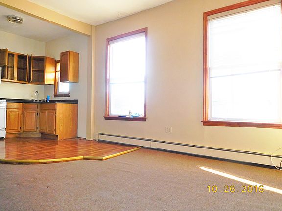 3rd image of 823 Astoria Blvd