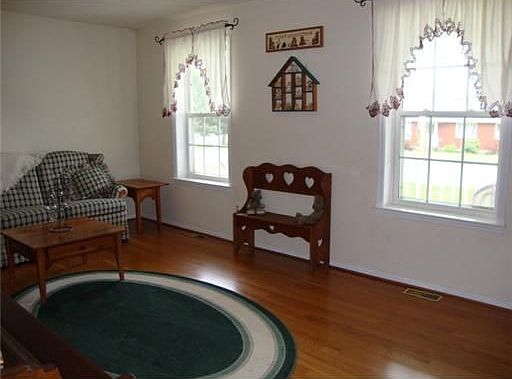 3rd image of 304 Nina St