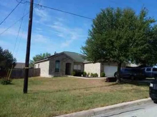 106 Crestway, Floresville, TX 78114