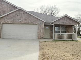 818 W 15th St, Webb City, MO 64870