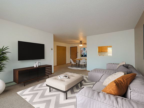 Fargo, ND Maybrook Apartments | Living