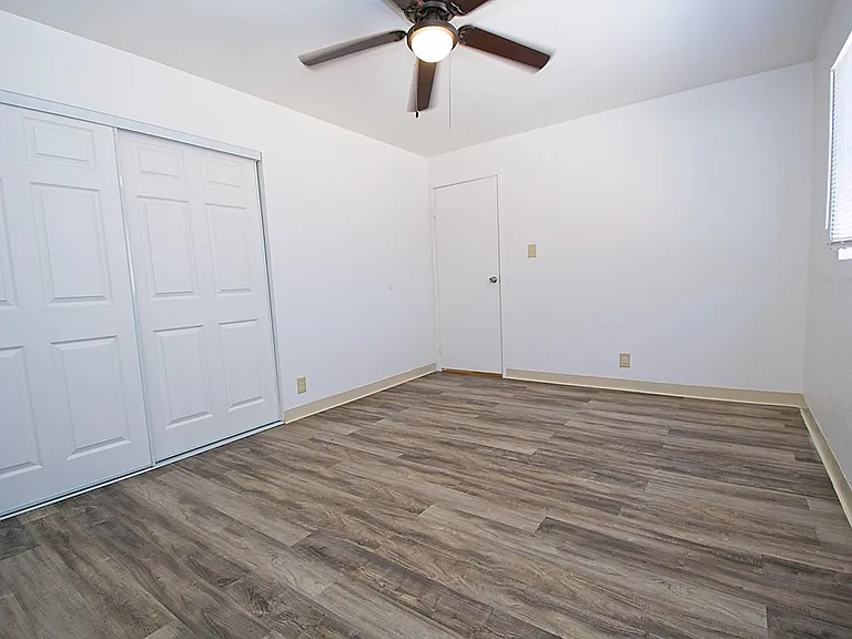 1036 Bell St #5 — Photo 10