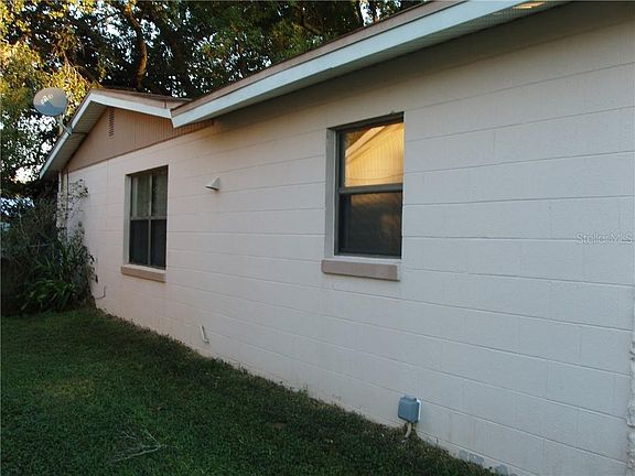 4th image of 343 Vermont Ave