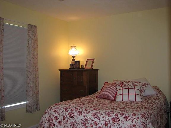 4th image of 14760 Lakeview Dr #2
