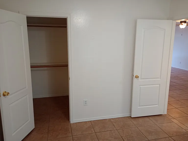 403 N Sunshine Blvd #A — Photo 8
