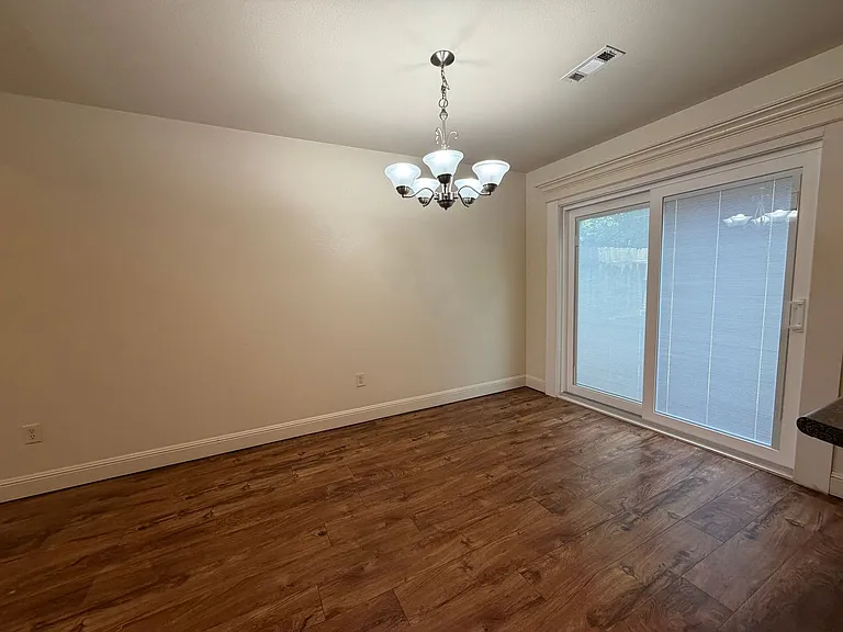 810 Baker St NW — Photo 14