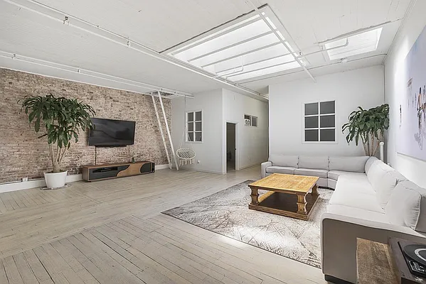 Rented by Modlin Group | media 25