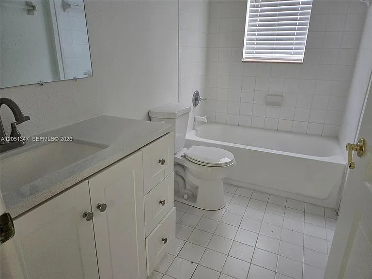 2460 SE 16th Ter #100 — Photo 10