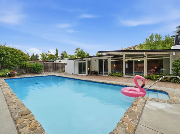 913 Appleberry Drive, San Rafael, CA 94903