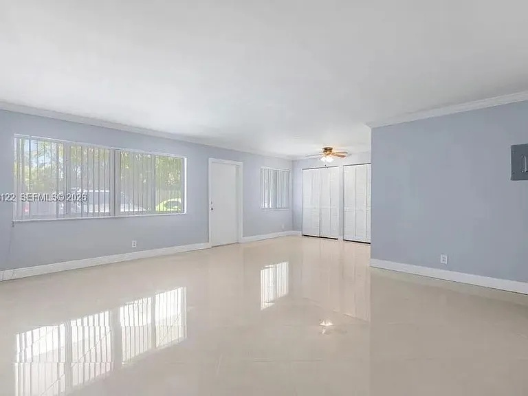 1400 NE 54th St #102 — Photo 3