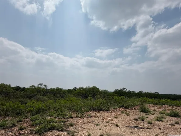 291 County Road 1670, Moore, TX 78057