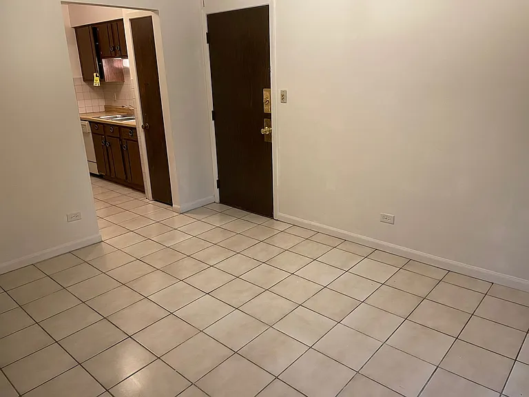 1702 W Victoria Dr #303 — Photo 9