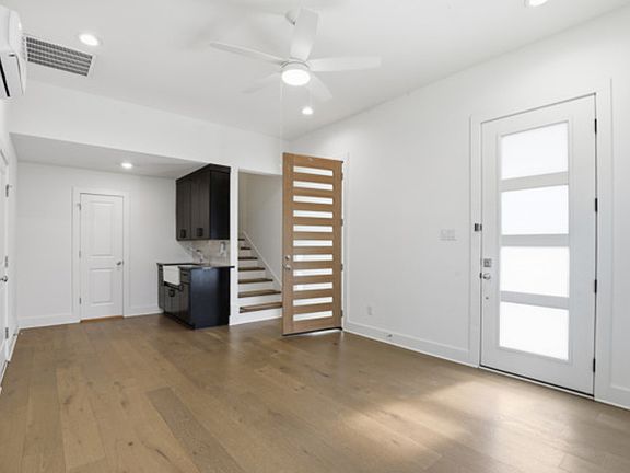 5th image of 2825 Townsend Dr