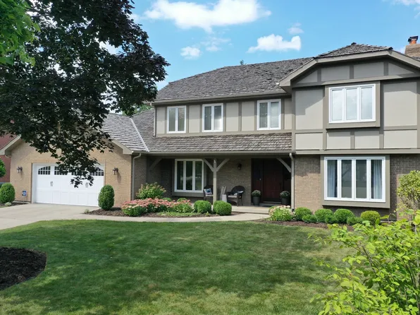 730 Valley Rd, Lake Forest, IL 60045