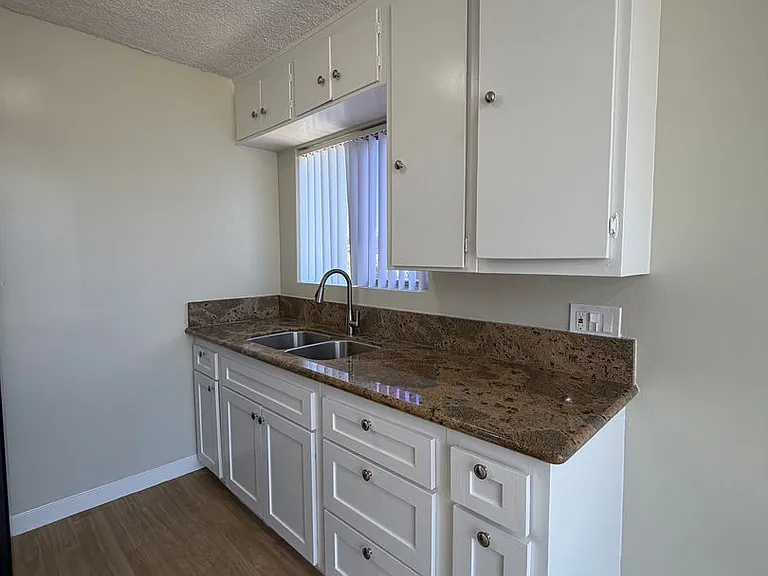 Stone Gate Apartments — Photo 49
