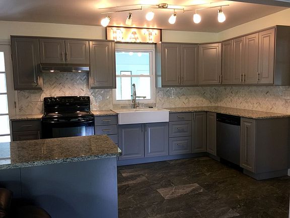 2nd image of 5185 Ashford Ct