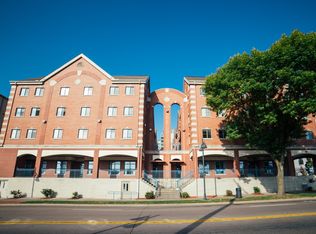 325 E College St APT 1611, Iowa City, IA 52240