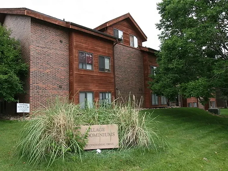 1955 Centennial Dr — Photo 1