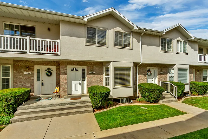 4 bed, 3.5 bath, 2370 sqft, $2,150 — Photo 3