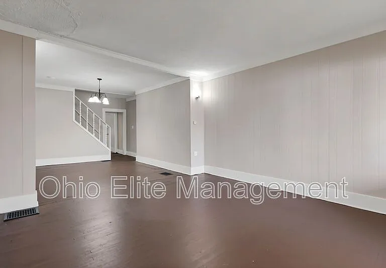 2709 Sullivant Ave — Photo 9