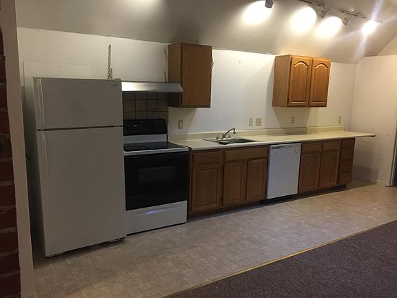 Kitchen with stove, refrigerator and dishwasher