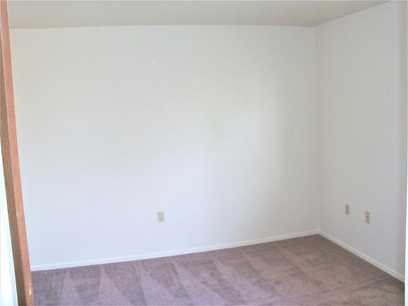 4th image of 220 Raven Dr