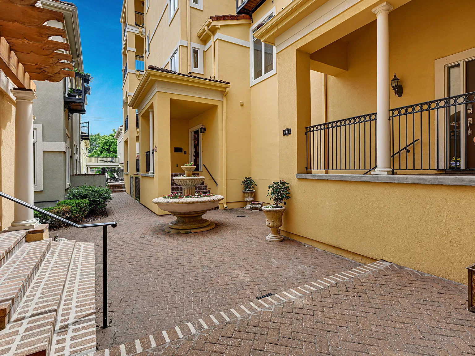 4 bed, 3542 sqft, $6,000 — Photo 3