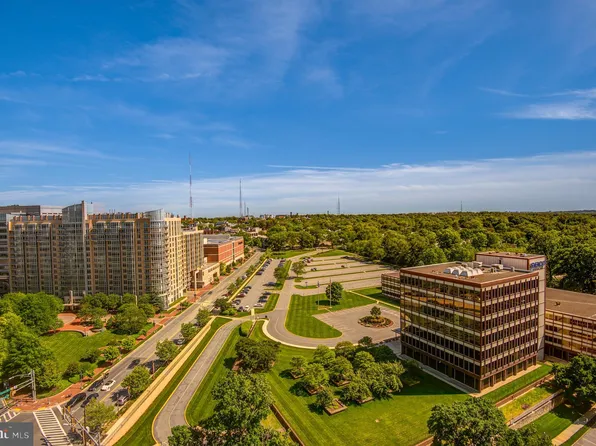 4515 Willard Ave APT 2204S, Chevy Chase, MD 20815