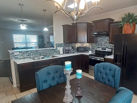 5th image of 5425 Pin Oak Ln