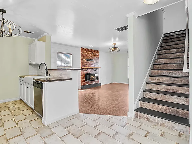 236 Emerald Isle Dr — Photo 16