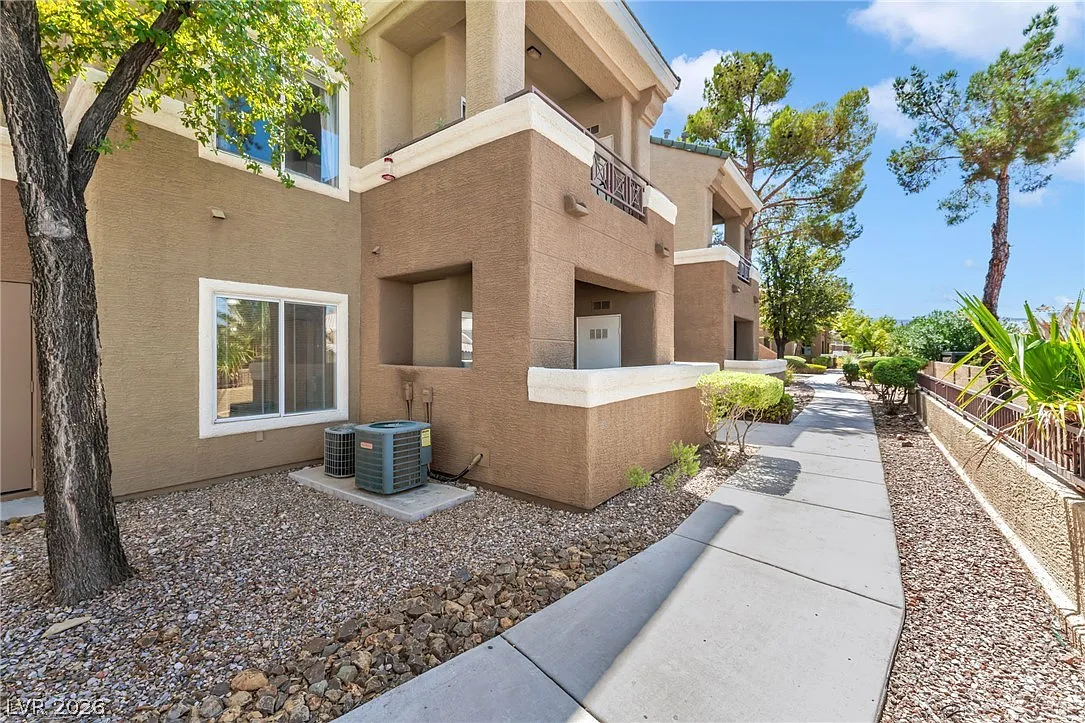 1 bed, 1.0 bath, 593 sqft, $1,100 — Photo 2