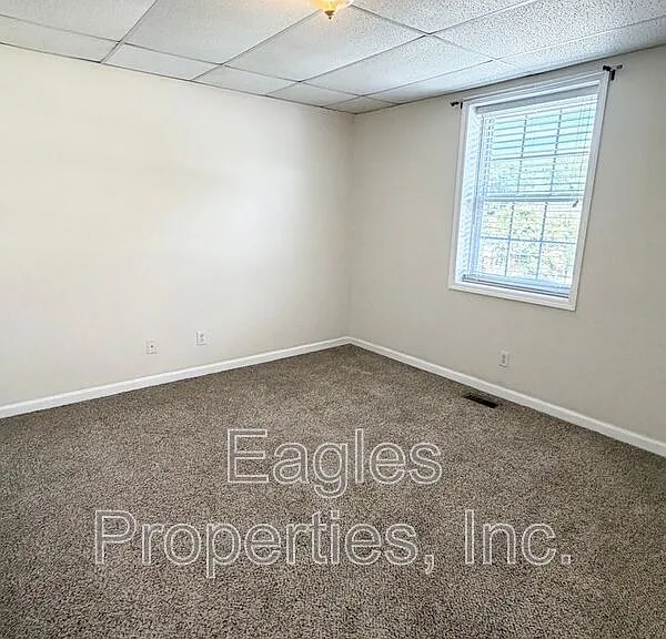 103 N Center St — Photo 14