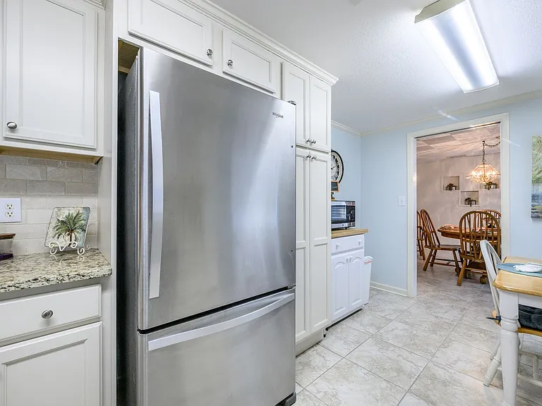 330 Harvey St — Photo 19