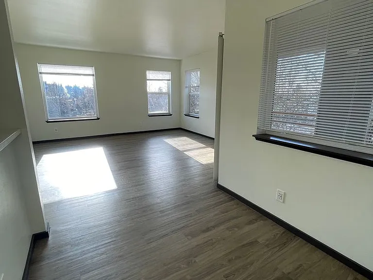 6040 Cali - Spacious 1 & 2 Units | Washer/Dryer | Private Balcony | Lots on Natural Light — Photo 37