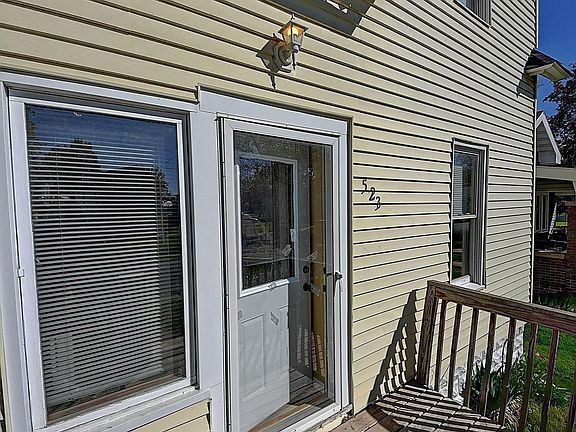 5th image of 523 Woodlawn Ave
