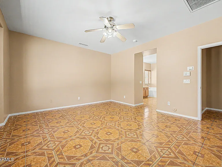 5329 W La Salle St — Photo 22