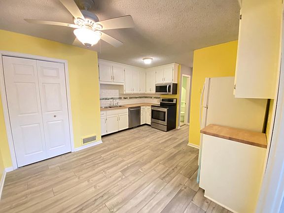 4th image of 32 Burlington Ct #1616