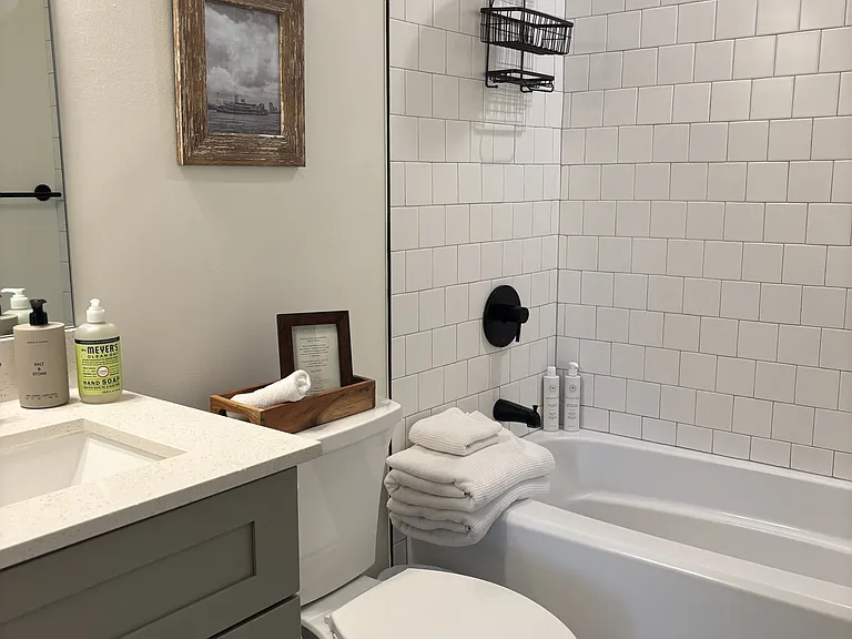 Studio Arms Apartments — Photo 11