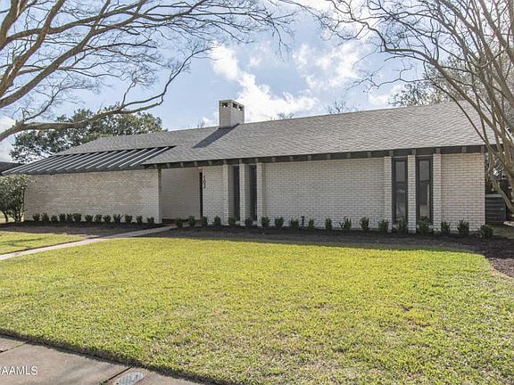 3rd image of 102 Aundria Dr