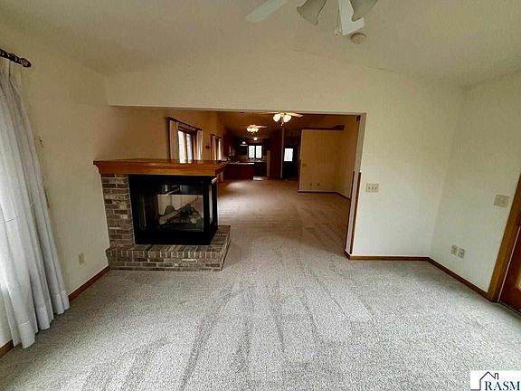4th image of 404 N Welco Dr