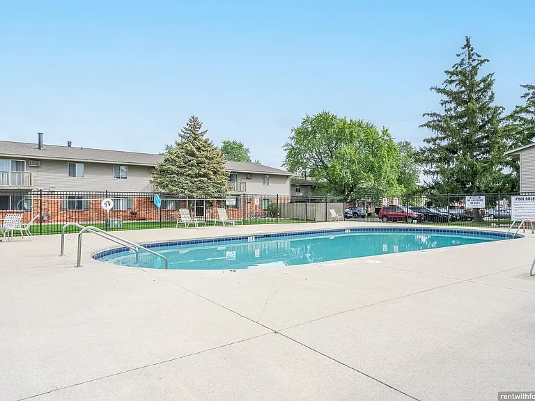 EVERGREEN PLACE — Photo 15