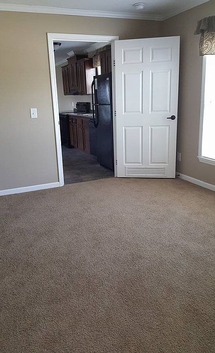 2nd image of 917 Mandy Ln
