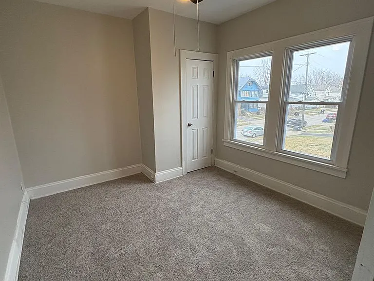15710 Corsica Ave — Photo 5