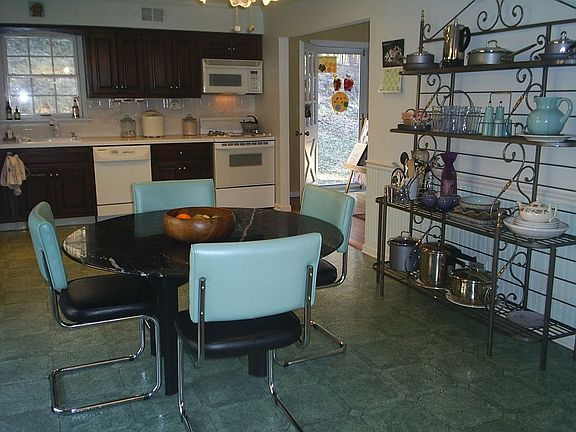 Spacious, comfortable kitchen