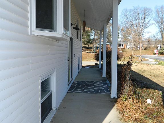3rd image of 133 N Glenwood Ave W