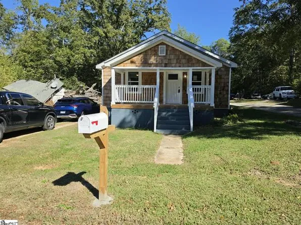 112 Downs St, Laurens, SC 29360