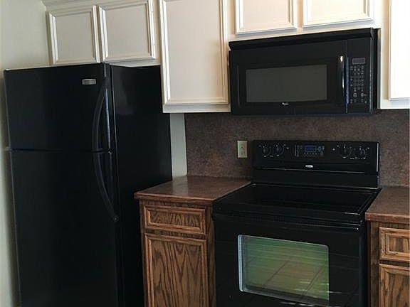 2nd image of 912 Shady Ln