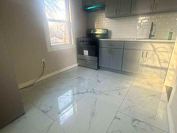4th image of 534 Pingree Ave Floor 1