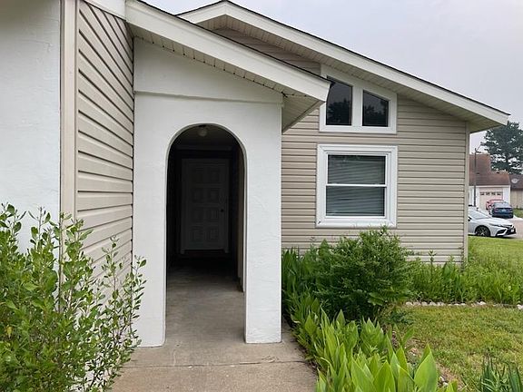 2nd image of 3224 Barrington Dr